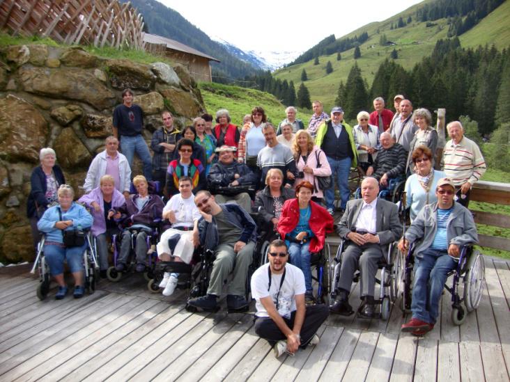 Das Foto zeigt eine Gruppe von Teilnehmer bei einem Ausflug.